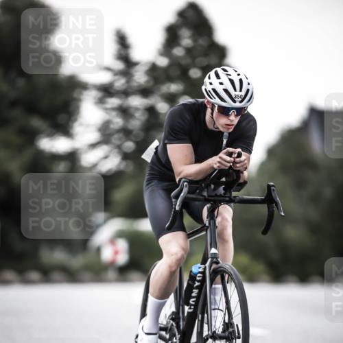 21.06.2026 - 29. Vierlanden-Triathlon H.Heesch http://msf.ph/oto/9898167 21.06.2026 10:04:22 Radfahren 44, 75, 90, 260, 324, 350, 379 meine-sportfotos.de