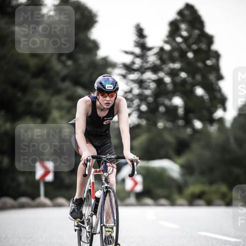 21.06.2026 - 29. Vierlanden-Triathlon H.Heesch http://msf.ph/oto/9898176 21.06.2026 10:04:23 Radfahren 44, 75, 260, 324, 350, 379 meine-sportfotos.de