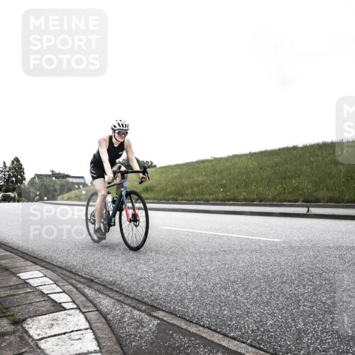 21.06.2026 - 29. Vierlanden-Triathlon H.Heesch http://msf.ph/oto/9898240 21.06.2026 09:49:59 Radfahren 92, 217, 221, 229 meine-sportfotos.de