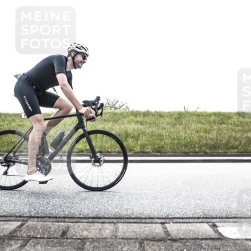 21.06.2026 - 29. Vierlanden-Triathlon H.Heesch http://msf.ph/oto/9898251 21.06.2026 11:09:02 Radfahren 122, 525, 696 meine-sportfotos.de