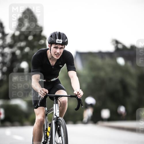 21.06.2026 - 29. Vierlanden-Triathlon H.Heesch http://msf.ph/oto/9898269 21.06.2026 10:04:46 Radfahren 86, 307, 329, 365 meine-sportfotos.de