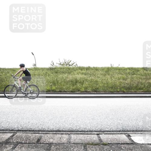 21.06.2026 - 29. Vierlanden-Triathlon H.Heesch http://msf.ph/oto/9898270 21.06.2026 11:09:23 Radfahren 157, 192, 595, 612, 681 meine-sportfotos.de