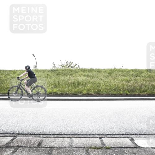 21.06.2026 - 29. Vierlanden-Triathlon H.Heesch http://msf.ph/oto/9898310 21.06.2026 11:10:22 Radfahren 280, 498, 589, 710, 728 meine-sportfotos.de