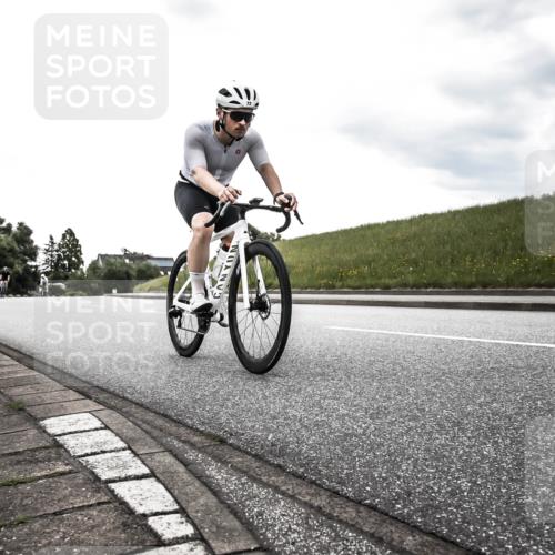 21.06.2026 - 29. Vierlanden-Triathlon H.Heesch http://msf.ph/oto/9898394 21.06.2026 10:02:22 Radfahren 72, 118, 119, 186, 273, 339 meine-sportfotos.de