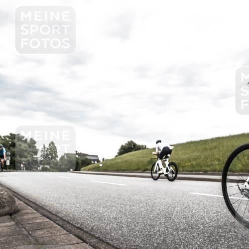 21.06.2026 - 29. Vierlanden-Triathlon H.Heesch http://msf.ph/oto/9898566 21.06.2026 10:19:08 Radfahren 24, 45, 261, 418, 470 meine-sportfotos.de