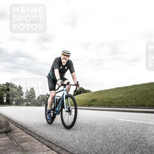 21.06.2026 - 29. Vierlanden-Triathlon H.Heesch http://msf.ph/oto/9898601 21.06.2026 10:19:40 Radfahren 403, 455 meine-sportfotos.de