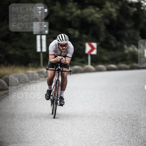 21.06.2026 - 29. Vierlanden-Triathlon H.Heesch http://msf.ph/oto/9898654 21.06.2026 10:05:35 Radfahren 5, 135, 175, 312 meine-sportfotos.de