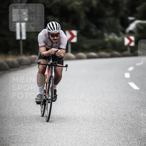21.06.2026 - 29. Vierlanden-Triathlon H.Heesch http://msf.ph/oto/9898667 21.06.2026 10:05:35 Radfahren 5, 135, 175, 312 meine-sportfotos.de