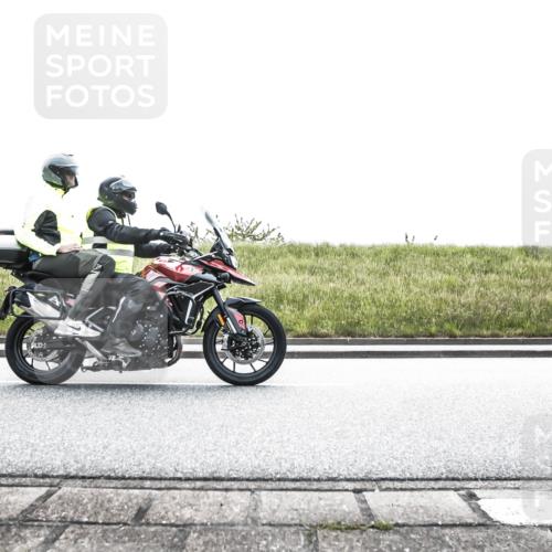 21.06.2026 - 29. Vierlanden-Triathlon H.Heesch http://msf.ph/oto/9898891 21.06.2026 11:27:20 Radfahren 901, 905 meine-sportfotos.de