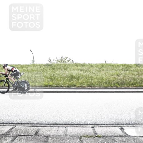21.06.2026 - 29. Vierlanden-Triathlon H.Heesch http://msf.ph/oto/9899016 21.06.2026 11:30:54 Radfahren 8, 277, 295, 872, 899 meine-sportfotos.de