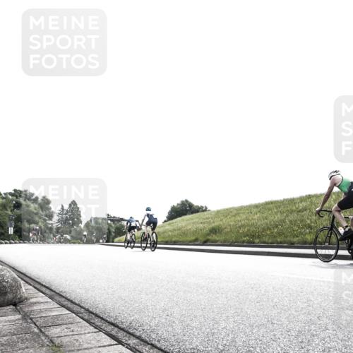 21.06.2026 - 29. Vierlanden-Triathlon H.Heesch http://msf.ph/oto/9899028 21.06.2026 10:51:29 Radfahren 427, 478 meine-sportfotos.de