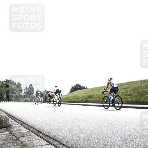 21.06.2026 - 29. Vierlanden-Triathlon H.Heesch http://msf.ph/oto/9899067 21.06.2026 10:51:51 Radfahren 18, 75, 105, 279 meine-sportfotos.de