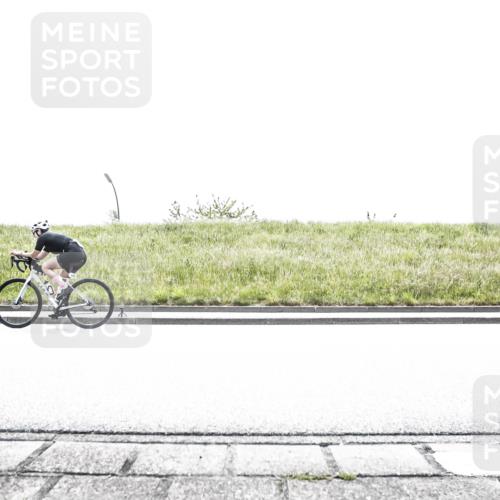 21.06.2026 - 29. Vierlanden-Triathlon H.Heesch http://msf.ph/oto/9899140 21.06.2026 11:33:35 Radfahren 54, 238, 663, 894 meine-sportfotos.de