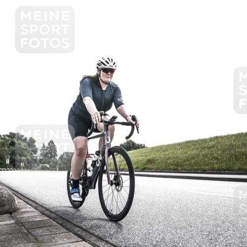 21.06.2026 - 29. Vierlanden-Triathlon H.Heesch http://msf.ph/oto/9899221 21.06.2026 10:54:06 Radfahren 100, 230, 245, 540 meine-sportfotos.de