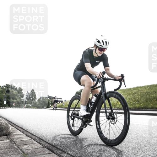 21.06.2026 - 29. Vierlanden-Triathlon H.Heesch http://msf.ph/oto/9899268 21.06.2026 10:55:55 Radfahren 242 meine-sportfotos.de
