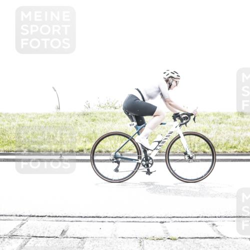 21.06.2026 - 29. Vierlanden-Triathlon H.Heesch http://msf.ph/oto/9899337 21.06.2026 11:37:15 Radfahren 48, 724, 834, 856, 861 meine-sportfotos.de