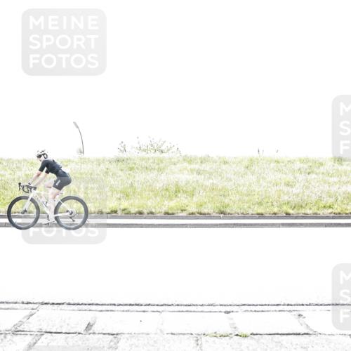21.06.2026 - 29. Vierlanden-Triathlon H.Heesch http://msf.ph/oto/9899363 21.06.2026 11:37:55 Radfahren 279, 706, 787, 895 meine-sportfotos.de