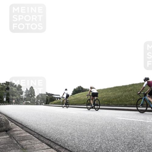 21.06.2026 - 29. Vierlanden-Triathlon H.Heesch http://msf.ph/oto/9899383 21.06.2026 11:00:12 Radfahren 296, 355, 516 meine-sportfotos.de