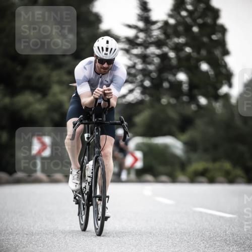 21.06.2026 - 29. Vierlanden-Triathlon H.Heesch http://msf.ph/oto/9899413 21.06.2026 10:07:26 Radfahren 2, 68, 88, 270 meine-sportfotos.de
