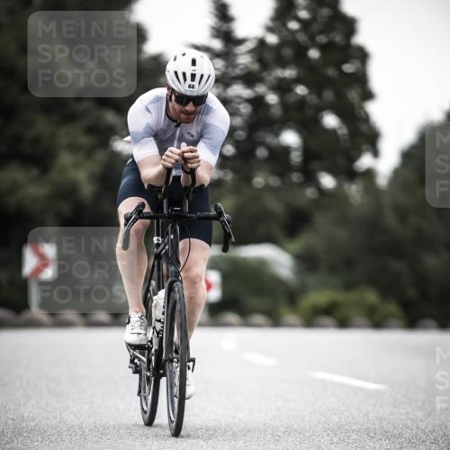 21.06.2026 - 29. Vierlanden-Triathlon H.Heesch http://msf.ph/oto/9899421 21.06.2026 10:07:26 Radfahren 2, 68, 88, 270 meine-sportfotos.de
