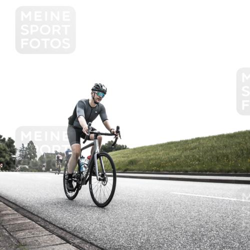21.06.2026 - 29. Vierlanden-Triathlon H.Heesch http://msf.ph/oto/9899517 21.06.2026 11:06:30 Radfahren 71, 510, 721 meine-sportfotos.de