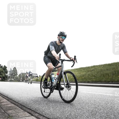 21.06.2026 - 29. Vierlanden-Triathlon H.Heesch http://msf.ph/oto/9899520 21.06.2026 11:06:31 Radfahren 71, 510, 721 meine-sportfotos.de