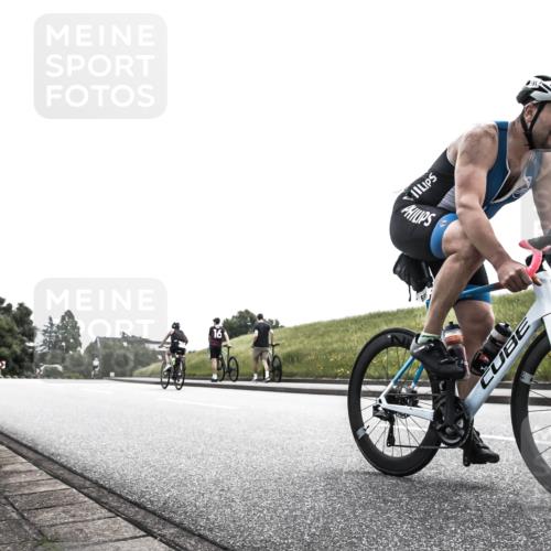 21.06.2026 - 29. Vierlanden-Triathlon H.Heesch http://msf.ph/oto/9899532 21.06.2026 11:06:45 Radfahren 674, 689, 691 meine-sportfotos.de