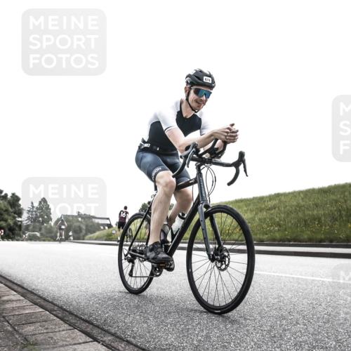 21.06.2026 - 29. Vierlanden-Triathlon H.Heesch http://msf.ph/oto/9899536 21.06.2026 11:06:47 Radfahren 674, 689, 691 meine-sportfotos.de
