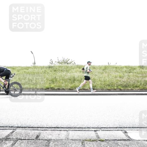 21.06.2026 - 29. Vierlanden-Triathlon H.Heesch http://msf.ph/oto/9899565 21.06.2026 11:47:05 Radfahren 300, 803 meine-sportfotos.de