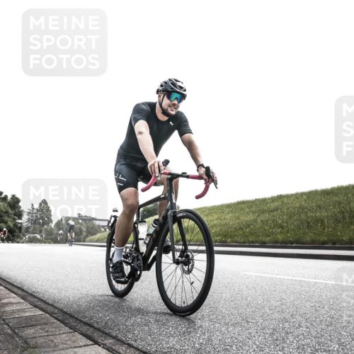21.06.2026 - 29. Vierlanden-Triathlon H.Heesch http://msf.ph/oto/9899602 21.06.2026 11:13:37 Radfahren 91, 643, 652, 727 meine-sportfotos.de