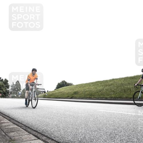 21.06.2026 - 29. Vierlanden-Triathlon H.Heesch http://msf.ph/oto/9899613 21.06.2026 11:15:35 Radfahren 734, 737 meine-sportfotos.de