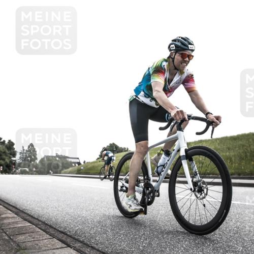 21.06.2026 - 29. Vierlanden-Triathlon H.Heesch http://msf.ph/oto/9899631 21.06.2026 11:19:45 Radfahren 800 meine-sportfotos.de