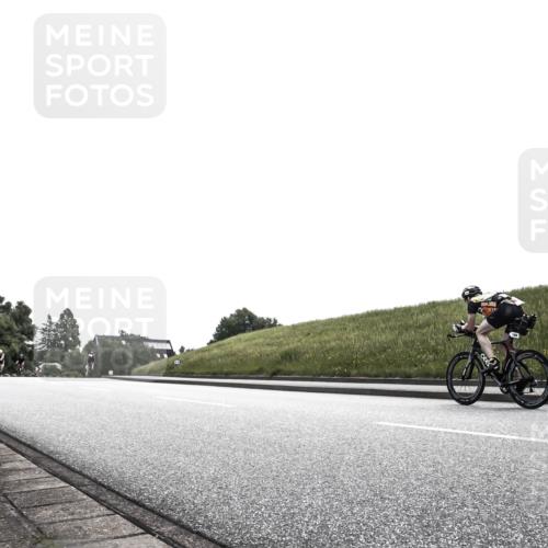 21.06.2026 - 29. Vierlanden-Triathlon H.Heesch http://msf.ph/oto/9899638 21.06.2026 11:21:05 Radfahren 807 meine-sportfotos.de