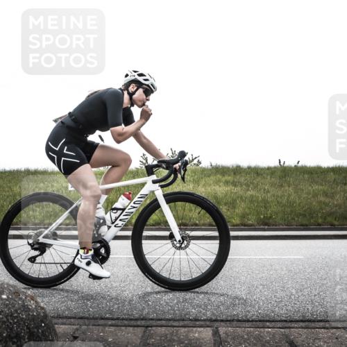 21.06.2026 - 29. Vierlanden-Triathlon H.Heesch http://msf.ph/oto/9899658 21.06.2026 11:49:09 Radfahren 105, 128, 279, 280, 681, 688, 898 meine-sportfotos.de
