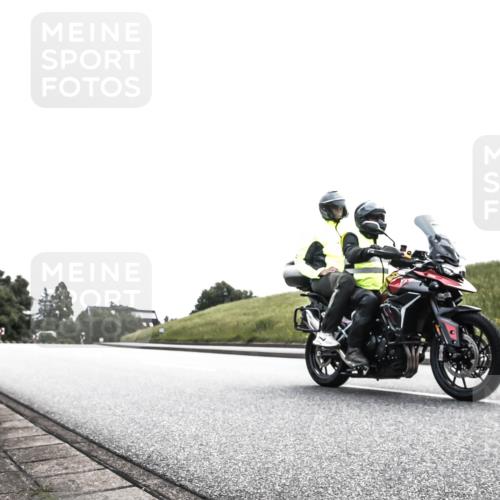 21.06.2026 - 29. Vierlanden-Triathlon H.Heesch http://msf.ph/oto/9899682 21.06.2026 11:27:20 Radfahren 901, 905 meine-sportfotos.de