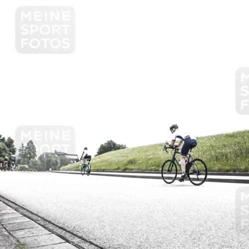 21.06.2026 - 29. Vierlanden-Triathlon H.Heesch http://msf.ph/oto/9899701 21.06.2026 11:33:25 Radfahren 19, 54, 190, 255, 686 meine-sportfotos.de