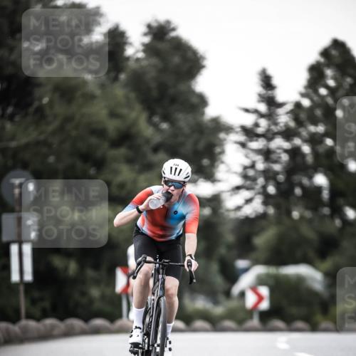 21.06.2026 - 29. Vierlanden-Triathlon H.Heesch http://msf.ph/oto/9899703 21.06.2026 10:08:00 Radfahren 7, 59, 80, 305, 320, 334 meine-sportfotos.de