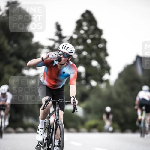 21.06.2026 - 29. Vierlanden-Triathlon H.Heesch http://msf.ph/oto/9899727 21.06.2026 10:08:00 Radfahren 7, 59, 80, 305, 320, 334 meine-sportfotos.de