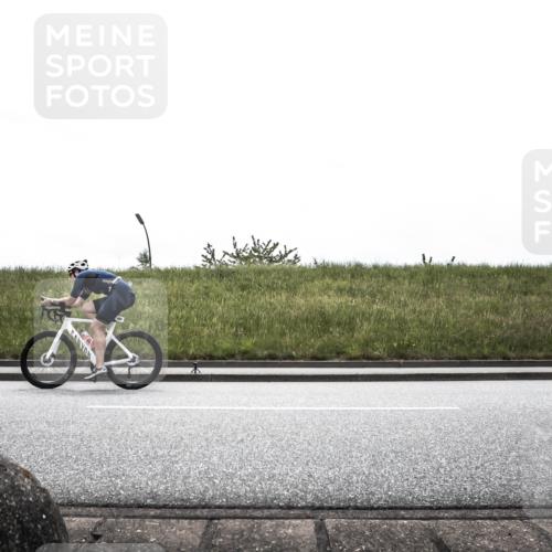 21.06.2026 - 29. Vierlanden-Triathlon H.Heesch http://msf.ph/oto/9899752 21.06.2026 11:50:55 Radfahren 233, 296, 669, 845 meine-sportfotos.de