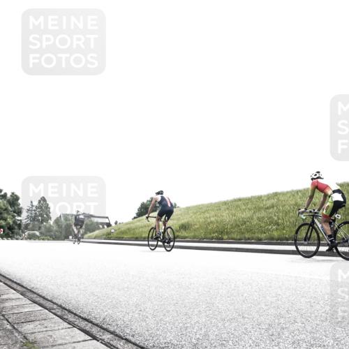 21.06.2026 - 29. Vierlanden-Triathlon H.Heesch http://msf.ph/oto/9899760 21.06.2026 11:40:33 Radfahren 249, 293, 630, 671, 733 meine-sportfotos.de