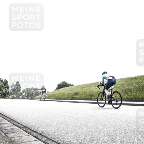 21.06.2026 - 29. Vierlanden-Triathlon H.Heesch http://msf.ph/oto/9899763 21.06.2026 11:40:37 Radfahren 660, 713 meine-sportfotos.de