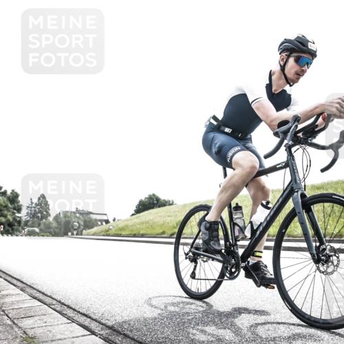 21.06.2026 - 29. Vierlanden-Triathlon H.Heesch http://msf.ph/oto/9899780 21.06.2026 11:41:53 Radfahren 636, 674 meine-sportfotos.de