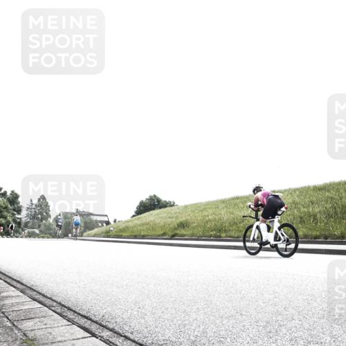 21.06.2026 - 29. Vierlanden-Triathlon H.Heesch http://msf.ph/oto/9899802 21.06.2026 11:42:43 Radfahren 718, 757 meine-sportfotos.de