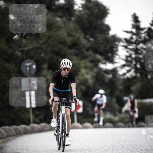 21.06.2026 - 29. Vierlanden-Triathlon H.Heesch http://msf.ph/oto/9899807 21.06.2026 10:08:07 Radfahren 38, 80, 305, 371, 373 meine-sportfotos.de