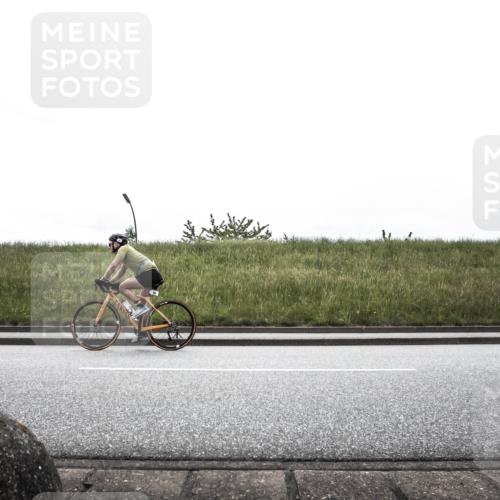 21.06.2026 - 29. Vierlanden-Triathlon H.Heesch http://msf.ph/oto/9899812 21.06.2026 11:52:04 Radfahren 92, 249, 717, 755 meine-sportfotos.de