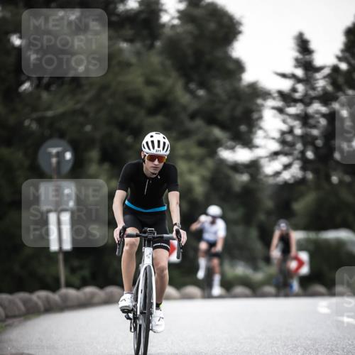 21.06.2026 - 29. Vierlanden-Triathlon H.Heesch http://msf.ph/oto/9899813 21.06.2026 10:08:07 Radfahren 38, 80, 305, 371, 373 meine-sportfotos.de