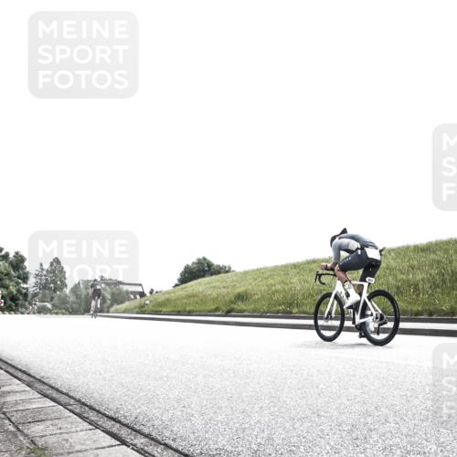 21.06.2026 - 29. Vierlanden-Triathlon H.Heesch http://msf.ph/oto/9899818 21.06.2026 11:42:58 Radfahren 699, 728, 729 meine-sportfotos.de