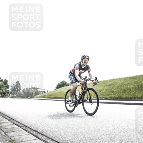 21.06.2026 - 29. Vierlanden-Triathlon H.Heesch http://msf.ph/oto/9899843 21.06.2026 11:43:36 Radfahren 657, 731 meine-sportfotos.de