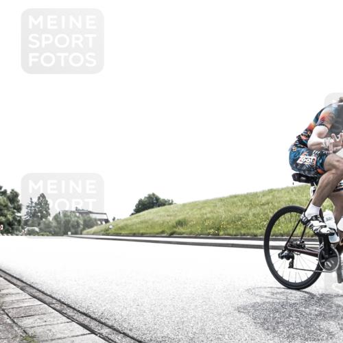 21.06.2026 - 29. Vierlanden-Triathlon H.Heesch http://msf.ph/oto/9899849 21.06.2026 11:43:36 Radfahren 657, 731 meine-sportfotos.de