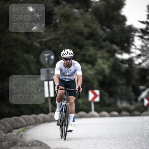 21.06.2026 - 29. Vierlanden-Triathlon H.Heesch http://msf.ph/oto/9899862 21.06.2026 10:08:11 Radfahren 38, 371, 373 meine-sportfotos.de